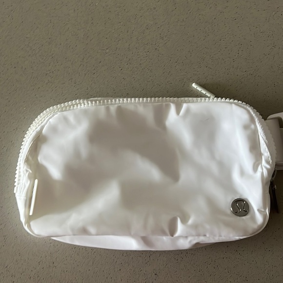 lululemon athletica Handbags - Lululemon Everywhere Belt Bag